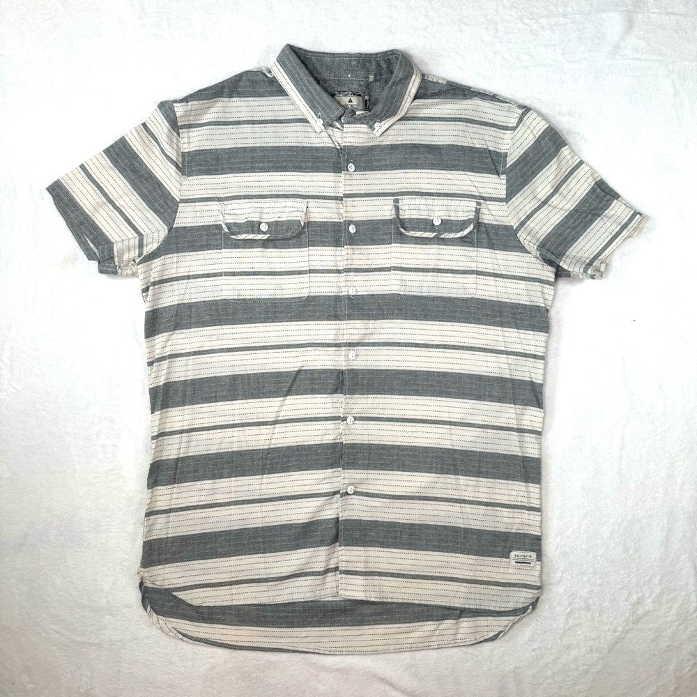 Astrneme Button Front Shirt Mens Size Large L‎ Gray White Short Sleeve Striped